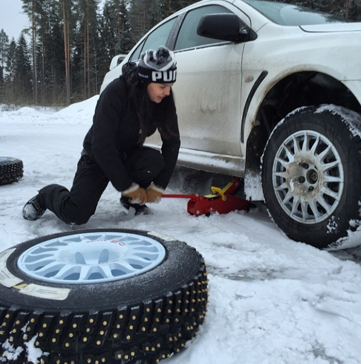 Όσοι δεν το καταλάβατε η Inessa Tushkanova είναι οδηγός αγώνων....