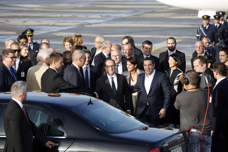 Ο Πρωθυπουργός Αλέξης Τσίπρας υποδέχεται τον Φρανσουά Ολάντ... Η S500 περιμένει..