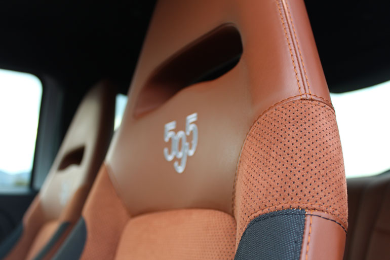 Τα καθίσματα σε ένα 595 Competizione είναι έργα τέχνης...