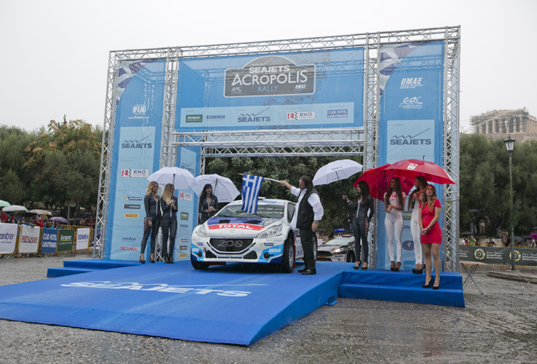 H εκκίνηησ δόθηκε από το σωστό σημείο. Κάτω από τον Ιερό Βράχο της Ακρόπολης...