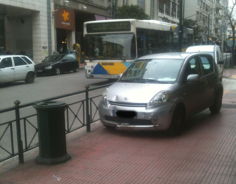 Γάιδαρος... Δεν υπάρχει άλλη λέξη για να γράψει κανείς....