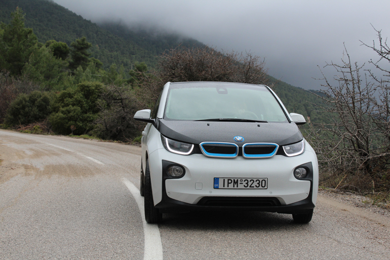 Το i3 με τιμή 36.150 ευρώ επιβαρύνει τον ιδιοκτήτη με μόλις 1-1.5 ευρώ κόστος... ρεύματος για κάθε 100 χιλιόμετρα