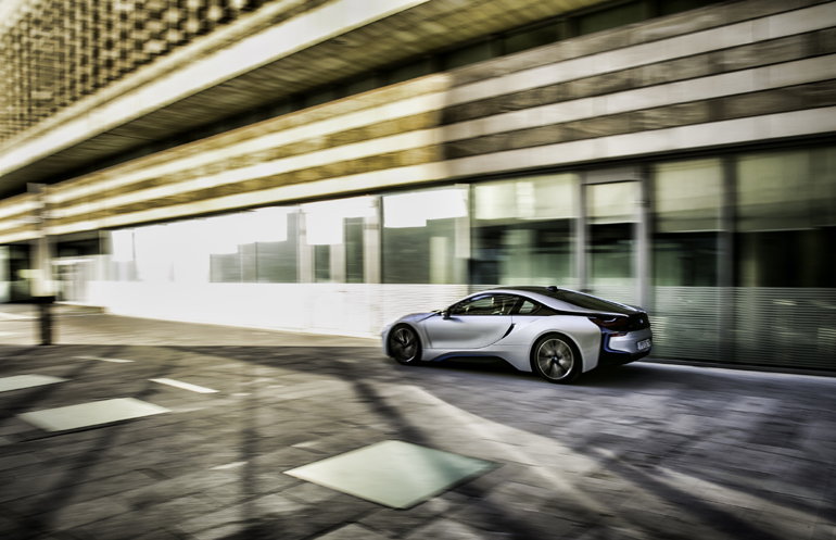 To BMW i8 δείχνει το μέλλον της αυτοκίνησης...