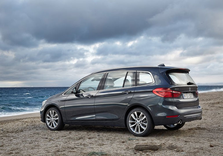 Τέτοιες γραμμές δεν έχουμε συνηθίσει σε μοντέλα της BMW...