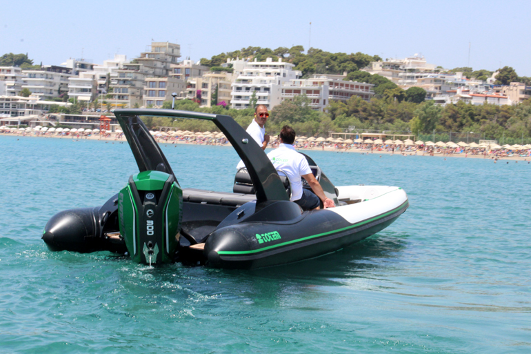 Πολλοί μπορεί να νομίζετε πως ο κινητήρας φτιάχτηκε κατά παραγγελία για το συγκεκριμένο σκάφος της Totem... 