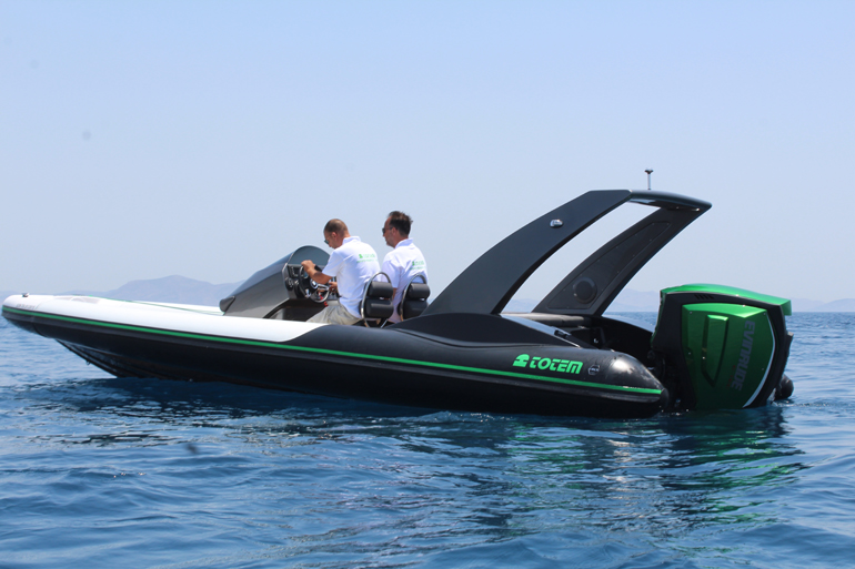 Με την επιλογή χρώματος στην εξωλέμβια μπορείς να συνδυάσεις σκάφος και κνητήρα για να έχεις και το τέλειο αποτέλεσμα!!!