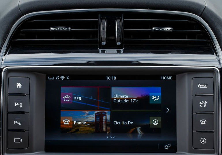 Η οθόνη που βρίσκεται στην κεντρική κονσόλα...