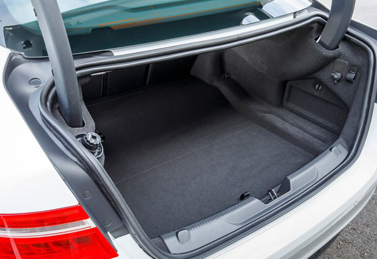 Πολύ μεγάλος ο χώρος αποσκευών (455 λίτρα)