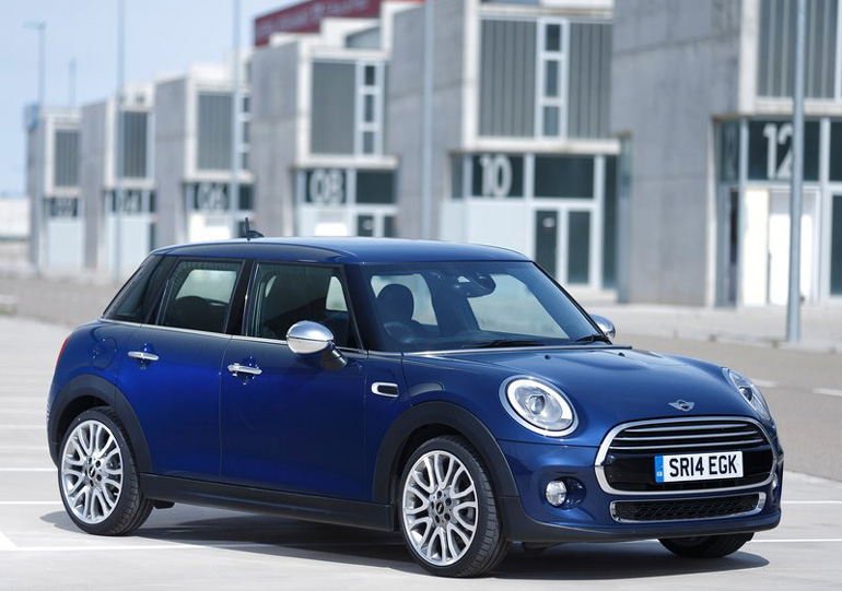 Η πεντάθυρη έκδοση κοστίζει 750 ευρώ περισσότερα σε σχέση με την τρίθυρη...