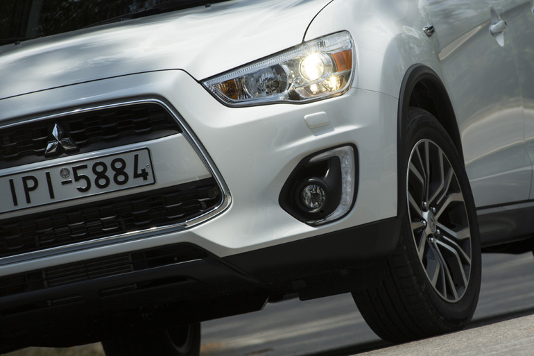 Πολύ χαρακτηριστική η εμπρός σχεδίαση του ASX...