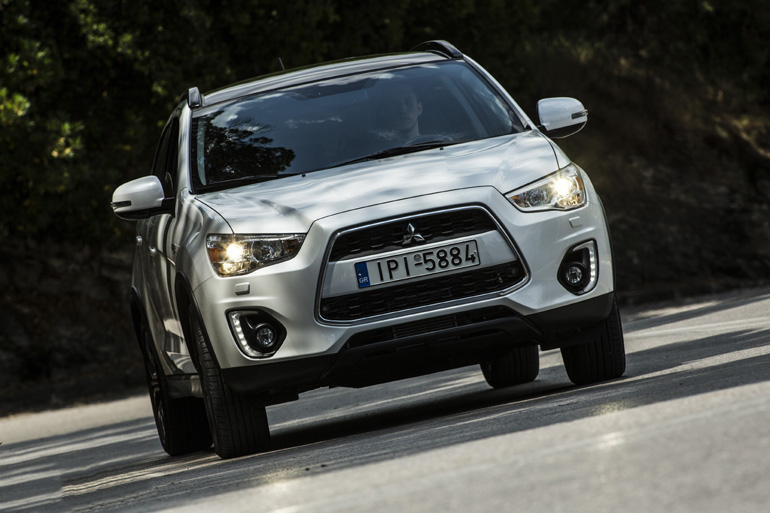 Το ASX είναι ένα αυτοκίνητο που μπορεί να κινηθεί άνετα στο δρόμο προσφέροντας πολύ καλά κρατήματα