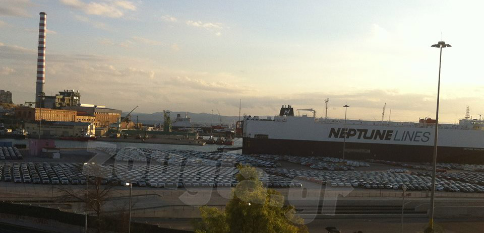 Πολύ συχνά στο λιμάνι του Πειραιά κάνουν την εμφάνισή τους πλοία που μεταφέρουν αυτοκίνητα...