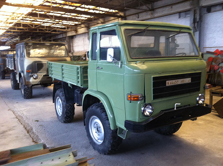 Το Αgricar είναι ένα σύγχρονο... τρακτέρ. Έχει κίνηση σε όλους τους τροχούς, κάνει ότι μπορεί να κάνει το τρακτέρ, κουβαλά 2 τόνους ωφέλιμο φορτίο και διαθέτει τεράστια δύναμη έλξης (μέχρι 2 μεγάλα τρέιλερ, στο σύνολο 42 τόνοι). Μπορεί να κινηθεί στο δρόμο ακόμα και με ταχύτητα 100 χλμ./ώρα.