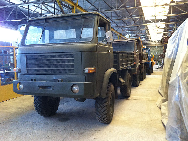 Το Multi-Trac είναι επίσης ένα πρωτότυπο όχημα το οποίο απευθύνεται σε όσους κάνουν βαριές δουλειές και κινούνται σε δύσκολα εδάφη. Θα μπορούσε να χρησιμοποιηθεί σε εταιρίες ηλεκτρισμού, τηλεφωνικές εταιρίες ακόμα και σε ορυχεία.