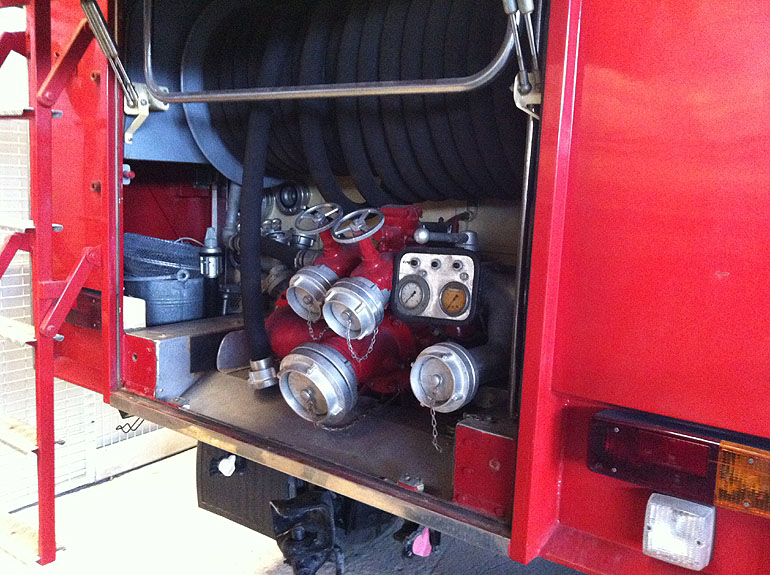 Το πίσω μέρος από το Pycar το οποίο μπορεί να χρησιμοποιηθεί για κατάσβεση πυρκαγιών...