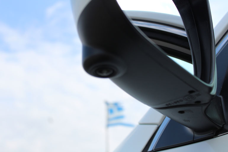 Κάμερα ακόμα και κάτω από τον καθρέπτη!!!