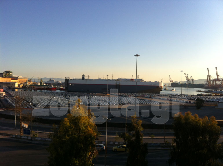 Το λιμάνι του Πειραιά γέμισε αυτοκίνητα της Nissan...