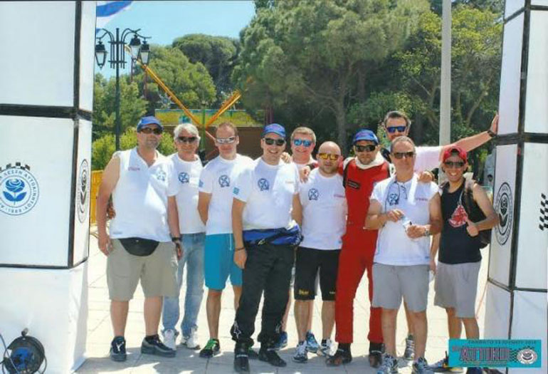 O Γιάννης Πλάγος και η ομάδα του έτοιμοι για το μεγάλο αγώνα... (φωτογραφία από το ράλι ΔΕΘ)