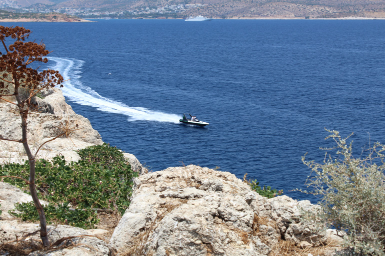 Με το Totem 69 και ένα μοτέρ Evinrude 300 μπορείς να ταξιδέψεις όπου θες γρήγορα και οικονομικά!