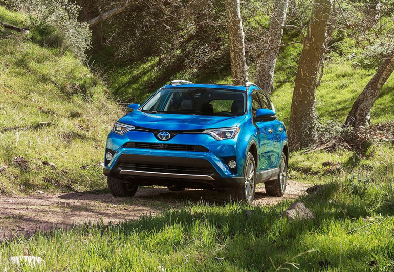 Το RAV4 θα ανανεωθεί... Ελπίζουμε να το δούμε και με μικρότερο κινητήρα από τον σημερινό δίλιτρο...