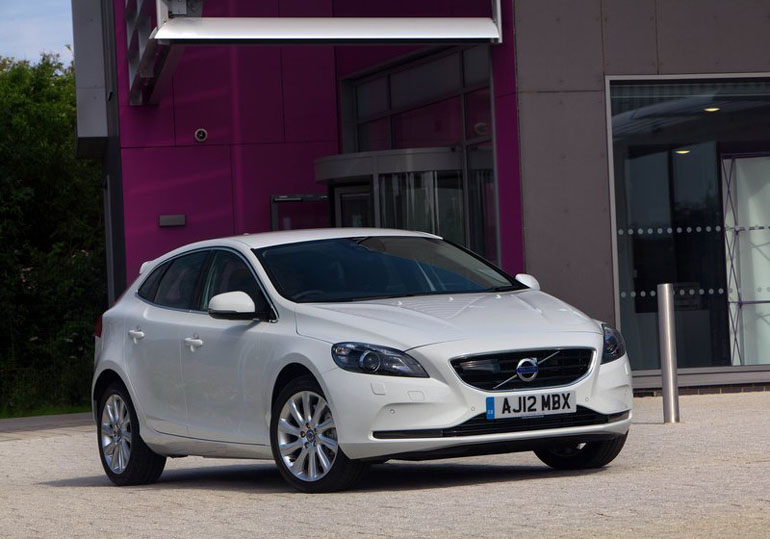 To V40 είναι το πιο προσιτό Volvo με τιμή που ξεκινά από τα 20.000 ευρώ...