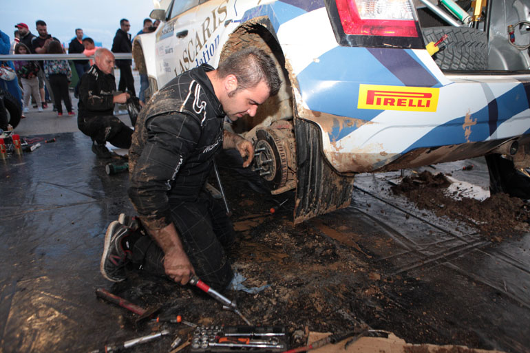 Είναι μεγάλη υπόθεση να έχουμε τη δυνατότητα να βλέπουμε από κοντά εργοστασιακές ομάδες...
