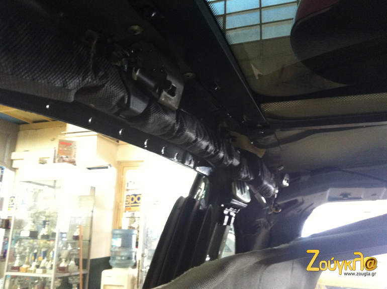 Έτσι είναι ο πλαινός αερόσακος στο Fiat 500 ο οποίος τοποθετείται κάτω από την ταπετσαρία οροφής...