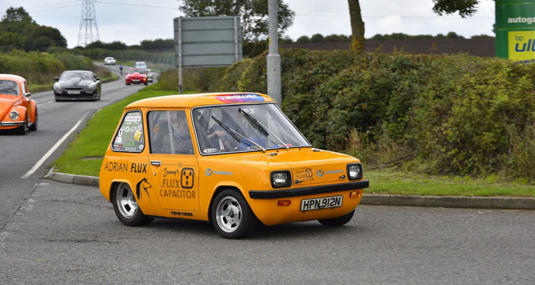 To συγκεκριμένο αυτοκίνητο κατασκευάστηκε στη Σύρο τη δεκαετία του '70 και είναι ένα από τα 120 που παράχθησαν!!!