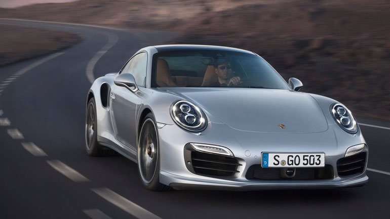 Κάθε μήνας που περνά πωλείται και από… μία Porsche Κάθε μήνας που περνά πωλείται και από… μία Porsche