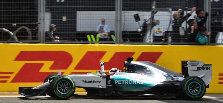 Πέντε νίκες σε 9 φετινούς αγώνες μετρά ο Lewis Hamilton...