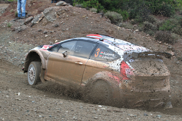 Πολύ... λάσπη είχε ο φετινός αγώνας...