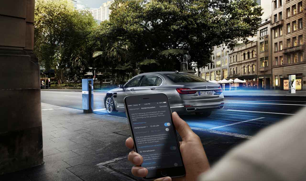 Όσο και να μην το πιστεύουμε οι εποχές έχουν αλλάξει... Πλέον η επικοινωνία γίνεται και με τη... συνδρομή του αυτοκινήτου! 