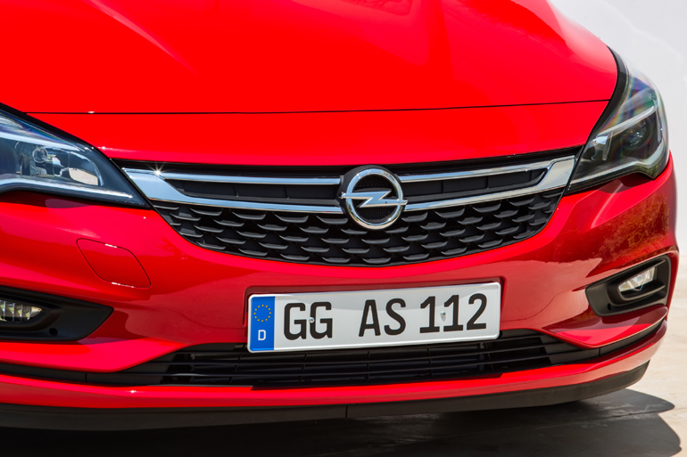 Μικρές αλλαγές στην σχεδίαση της εμπρός μάσκας....