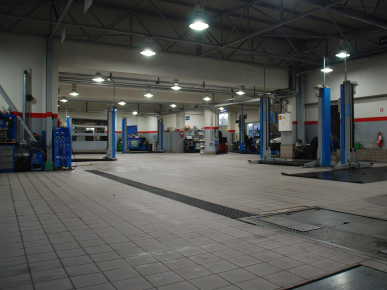 Αυτό είναι το συνεργείο της εταιρεία...