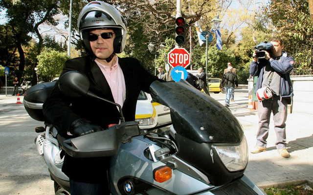 Ο Αλέξης Τσίπρας πάνω στην αγαπημένη του BMW F650GS