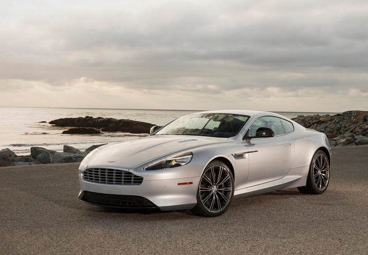 Η Aston Martin είναι μία μίξη πολυτέλειας με σπορ επιδόσεις...