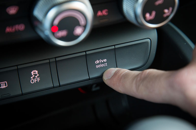 Με το πάτημα του κουμπιού διαλέγεις τον τρόπο οδήγησης που θέλεις...