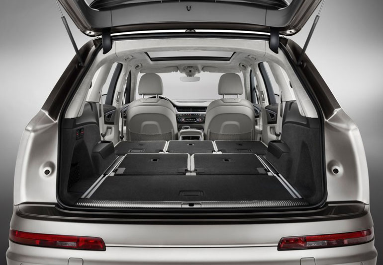 Τεράστιος ο χώρος αποσκευών που μπορεί να φτάσει ακόμα και τα 2.075 λίτρα!