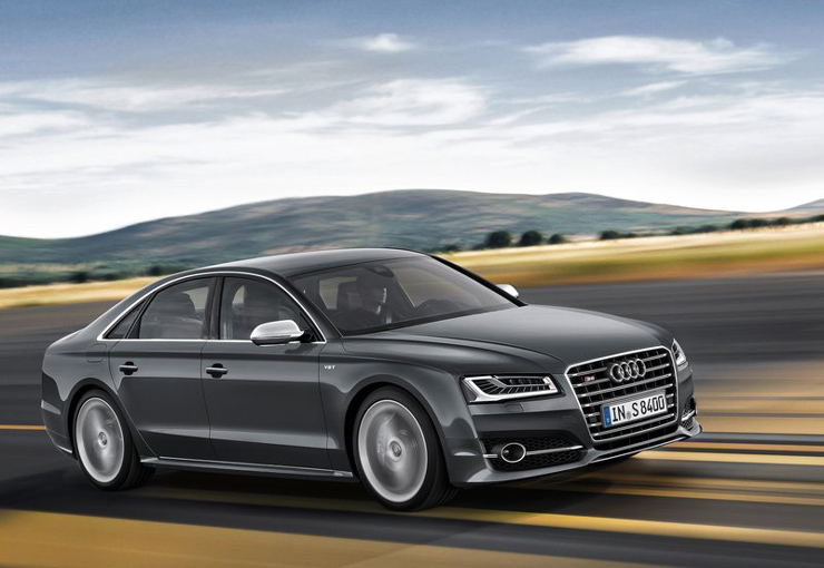 Στην υπερπολυτελή κατηγορία το Audi A8 έπαιξε... δυνατή μπάλα καθώς ταξινομήθηκαν 31 αυτοκίνητα. Πίσω του βρέθηκε η Mercedes S Class με 21 πωλήσεις ενώ το βάθρο συμπλήρωσε η BMW Series 7 με ταξινομήσεις. 