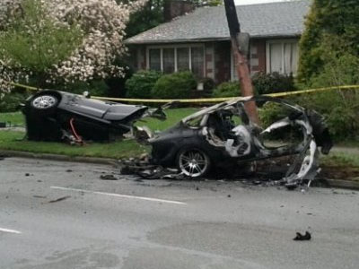 Αυτοκίνητο κόπηκε στη μέση, αλλά ο οδηγός σώθηκε