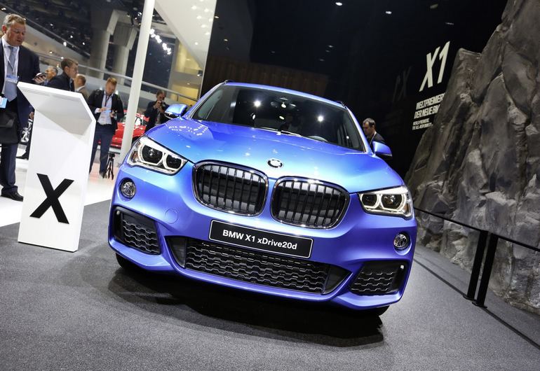 Η νέα γενιά της BMW X1 θα αλλάξει σημαντικά την κατηγορία των μικρών SUV. Η σχεδίασή της θυμίζει έντονα την μεγαλύτερη Χ3. Θα είναι διαθέσιμη και με κινητήρα 1.500 κ.εκ. Στην Ελλάδα έρχεται τον Οκτώβριο...