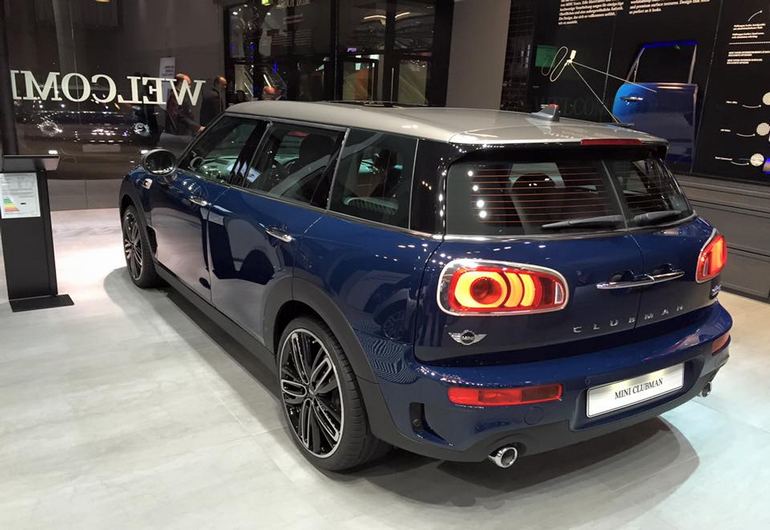 Το ολοκαίνουργιο MINI Clubman. Θα έφοδιάζεται με... φουλ πολυτέλεια ενώ όπως βλέπετε έχει συνολικά 6 πόρτες! Έρχεται σύντομα και στην Ελλάδα. 