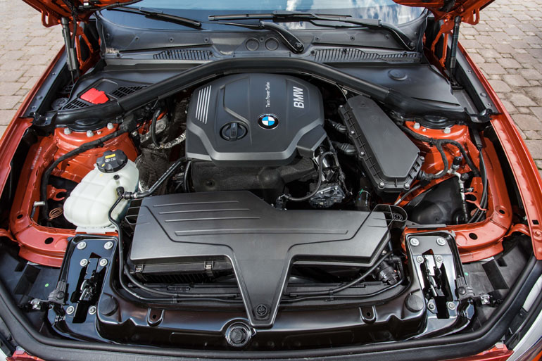 Νέοι ολοκαίνουργιοι τρικίλυνδροι κινητήρες σε εκδόσεις diesel και βενζίνης...