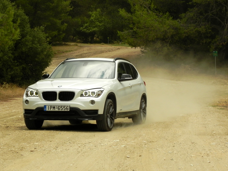 Τα υπερυψωμένα αυτοκίνητα κινούνται άνετα και εκτός δρόμου...