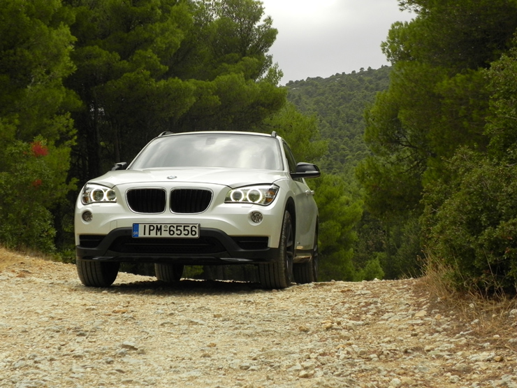 Αν έχεις ένα τέτοιο αυτοκίνητο και δεν ευχαριστιέσαι την ελληνική φύση σίγουρα χάνεις πολλά...