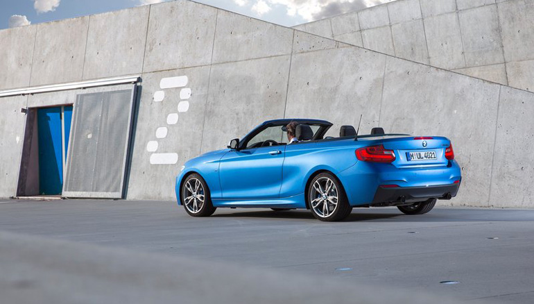 Η σειρά 2 σε cabrio μορφή πωλείται και σε έκδοση με κινητήρα 1.499 κ.εκ.