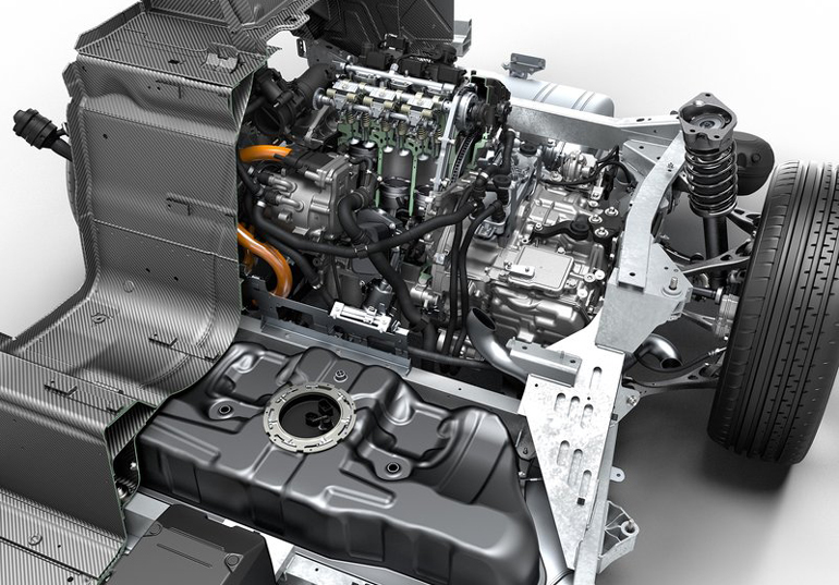 Ο βενζινοκινητήρας των 1.499 κ.εκ. είναι τοποθετημένος στο πίσω μέρος...