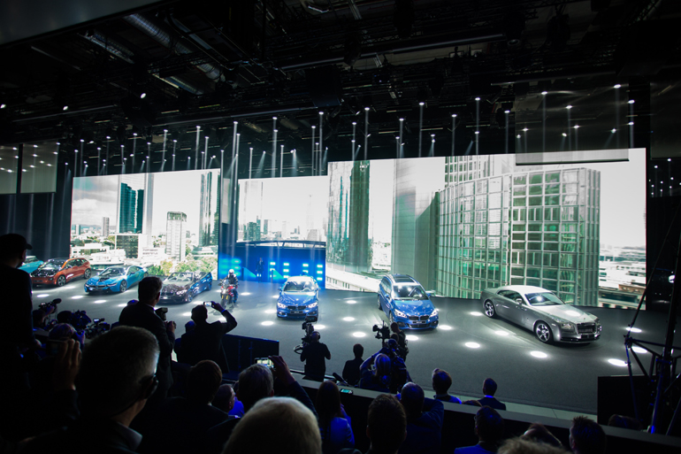 Κάθε παρουσίαση στη συγκεκριμένη έκθεση είναι υπερπαραγωγή...