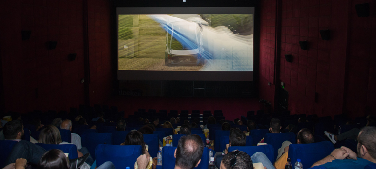 Γέμισε το cinema με δημοσιογράφους που πήγαν για να δουν την ταινία Mission Impossible...