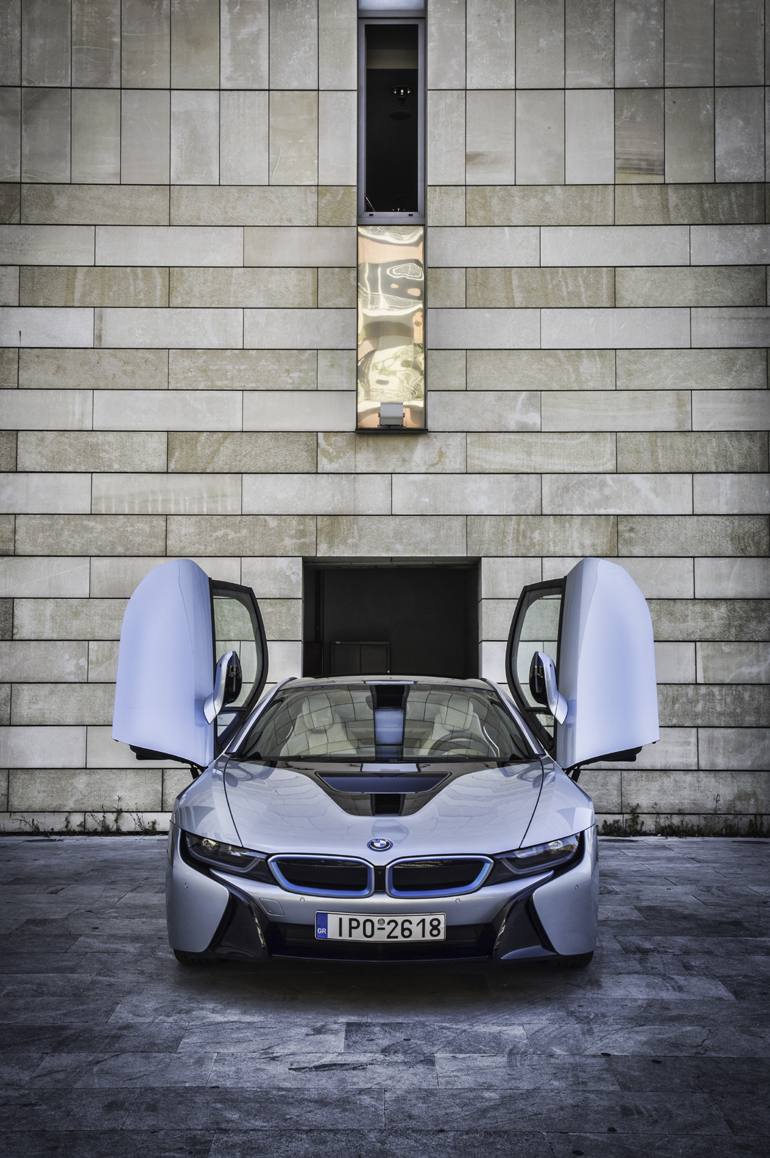 Το άνοιγμα τω θυρών στο BMw i8 είναι με μία λέξη εντυπωσιακό!!!